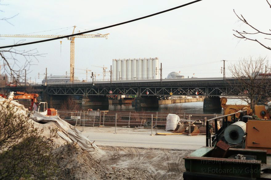 Berlin. Moabit. Baustelle am Lehrter Bahnhof.
März 2002. Berlin. Mitte. Moabit. Baustelle am Lehrter Bahnhof.
Schlüsselwörter: Berlin;Deutschland;Germany;Lehrter Bahnhof;Mitte;2002;Moabit
