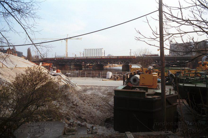 Berlin. Moabit. Baustelle am Lehrter Bahnhof.
März 2002. Berlin. Mitte. Moabit. Baustelle am Lehrter Bahnhof.
Schlüsselwörter: Berlin;Deutschland;Germany;Lehrter Bahnhof;Mitte;2002;Moabit
