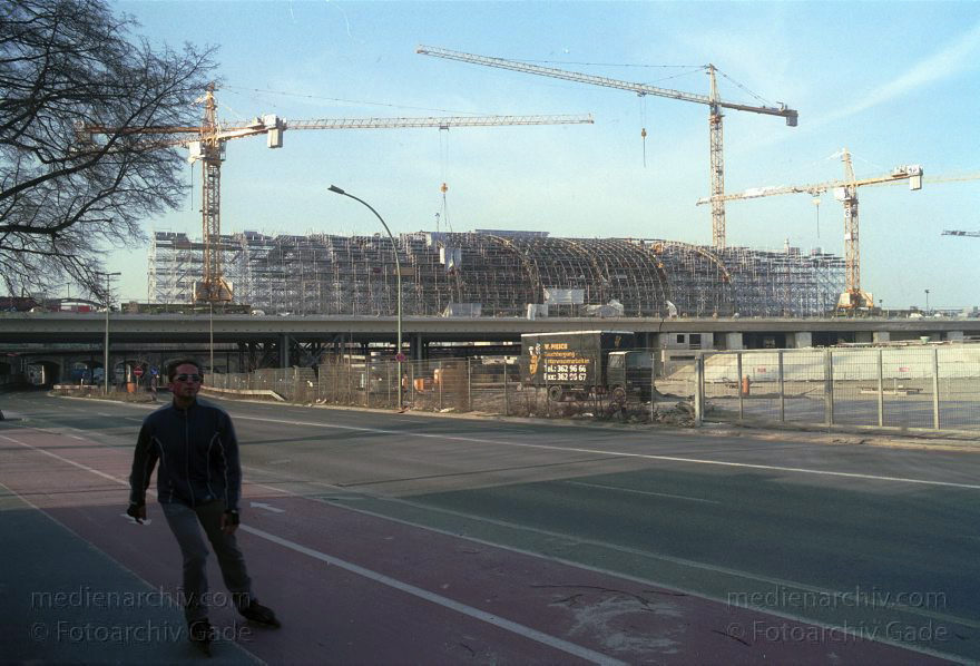 Berlin. Moabit. Baustelle Lehrter Bahnhof.
März 2002. Berlin. Mitte. Moabit. Baustelle Lehrter Bahnhof.
Schlüsselwörter: Berlin;Deutschland;Germany;Lehrter Bahnhof;Mitte;2002;Moabit