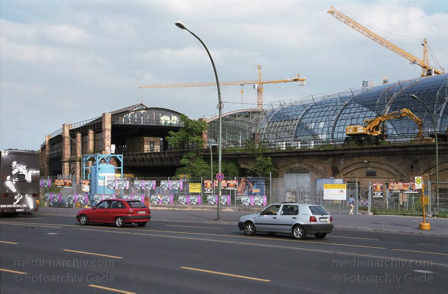 Berlin. Moabit. Baustelle am Lehrter Bahnhof.
Mai 2002. Berlin. Mitte. Moabit. Baustelle am Lehrter Bahnhof.
Schlüsselwörter: Baustelle;Berlin;Berlin Central Station;Berlin Hauptbahnhof;Deutschland;Germany;Hauptbahnhof;Lehrter Bahnhof;Mitte;2002;Moabit