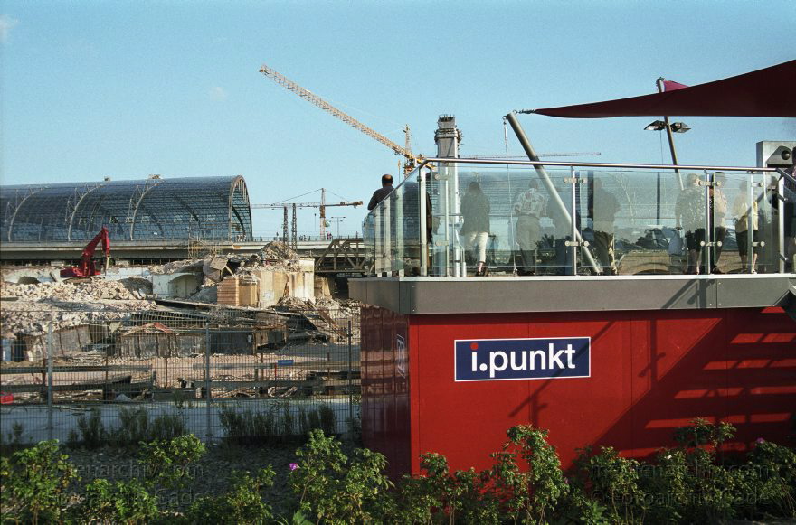 Berlin. Moabit. Baustelle am Lehrter Bahnhof.
26. Juli. 2002. Berlin. Mitte. Moabit. Baustelle am Lehrter Bahnhof.
Schlüsselwörter: Baustelle;Berlin;Berlin Central Station;Berlin Hauptbahnhof;Deutschland;Germany;Hauptbahnhof;Lehrter Bahnhof;Mitte;2002;Moabit