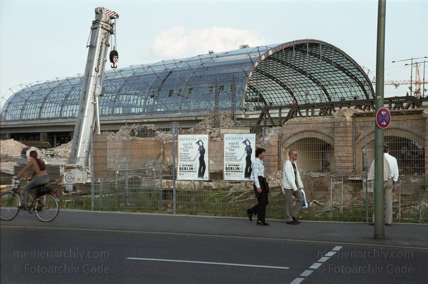 Berlin. Moabit. Baustelle am Lehrter Bahnhof.
26. Juli. 2002. Berlin. Mitte. Moabit. Baustelle am Lehrter Bahnhof.
Schlüsselwörter: Baustelle;Berlin;Berlin Central Station;Berlin Hauptbahnhof;Deutschland;Germany;Hauptbahnhof;Lehrter Bahnhof;Mitte;2002;Moabit