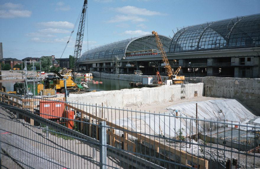 Berlin. Baustelle Lehrter Bahnhof. Berliner Hauptbahnhof
Juli 2003. Berlin. Mitte. Moabit. Baustelle Lehrter Bahnhof. Berliner Hauptbahnhof
Schlüsselwörter: Berlin;Berlin Central Station;Berlin Hauptbahnhof;Deutschland;Germany;Hauptbahnhof;Lehrter Bahnhof;Mitte;2003;Moabit