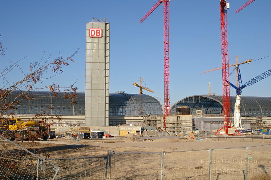 Berlin. Baustelle Lehrter Bahnhof. Berliner Hauptbahnhof
16. 1. 2005. Berlin. Mitte. Moabit. Baustelle Lehrter Bahnhof. Berliner Hauptbahnhof
Schlüsselwörter: Berlin;Berlin Central Station;Berlin Hauptbahnhof;Bundesbahn;DB;Deutsche;Deutschland;Eisenbahn;Germany;Hauptbahnhof;Lehrter;Lehrter Bahnhof;Mitte;Moabit;S-Bahn;2005;Stadtbahnhof