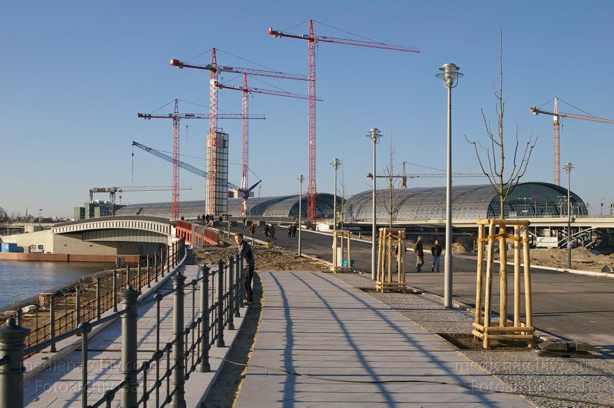 Berlin. Baustelle Lehrter Bahnhof. Berliner Hauptbahnhof
16. 1. 2005. Berlin. Mitte. Moabit. Baustelle Lehrter Bahnhof. Berliner Hauptbahnhof
Schlüsselwörter: Berlin;Berlin Central Station;Berlin Hauptbahnhof;Bundesbahn;DB;Deutsche;Deutschland;Eisenbahn;Germany;Hauptbahnhof;Hugo-Preuß-Brücke;Kapelle-Ufer;Lehrter;Lehrter Bahnhof;Mitte;Moabit;S-Bahn;2005;Stadtbahnhof