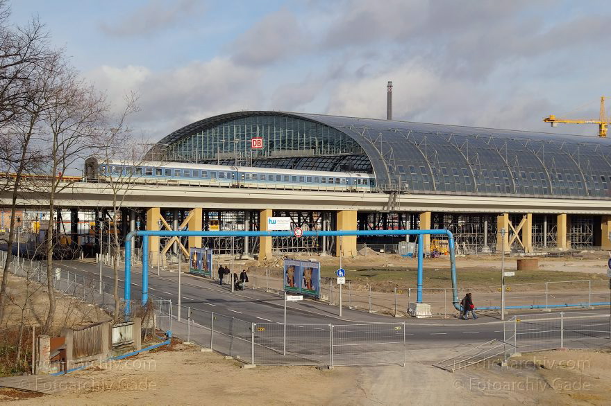 Berlin. Baustelle Lehrter Bahnhof. Berliner Hauptbahnhof
21. 1. 2005. Berlin. Mitte. Moabit. Baustelle Lehrter Bahnhof. Berliner Hauptbahnhof
Schlüsselwörter: Berlin;Berlin Central Station;Berlin Hauptbahnhof;Bundesbahn;DB;Deutsche;Deutschland;Eisenbahn;Germany;Hauptbahnhof;Lehrter;Lehrter Bahnhof;Mitte;Moabit;S-Bahn;Spree;2005;Stadtbahnhof