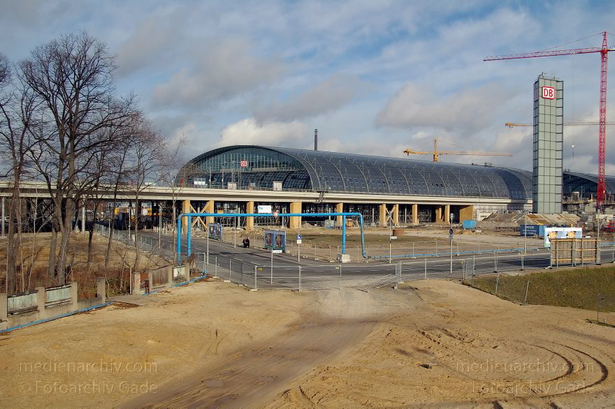 Berlin. Baustelle Lehrter Bahnhof. Berliner Hauptbahnhof
21. 1. 2005. Berlin. Mitte. Moabit. Baustelle Lehrter Bahnhof. Berliner Hauptbahnhof
Schlüsselwörter: Berlin;Berlin Central Station;Berlin Hauptbahnhof;Bundesbahn;DB;Deutsche;Deutschland;Eisenbahn;Germany;Hauptbahnhof;Lehrter;Lehrter Bahnhof;Mitte;Moabit;S-Bahn;Spree;2005;Stadtbahnhof
