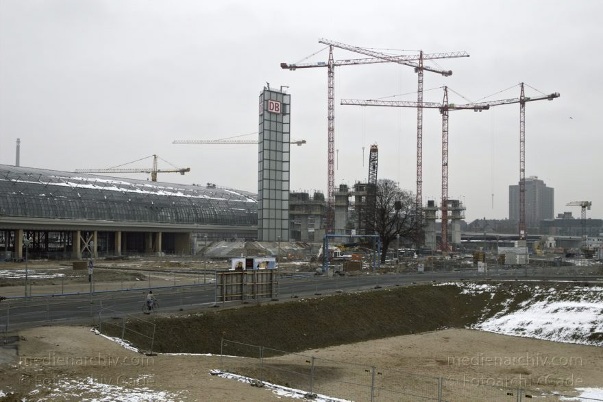 Berlin. Baustelle Lehrter Bahnhof. Berliner Hauptbahnhof
21. 2. 2005. Berlin. Mitte. Moabit. Baustelle Lehrter Bahnhof. Berliner Hauptbahnhof
Schlüsselwörter: Berlin;Berlin Central Station;Berlin Hauptbahnhof;Deutschland;Germany;Hauptbahnhof;Lehrter Bahnhof;Mitte;2005;Moabit