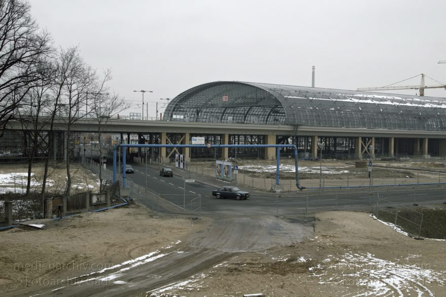 Berlin. Baustelle Lehrter Bahnhof. Berliner Hauptbahnhof
21. 2. 2005. Berlin. Mitte. Moabit. Baustelle Lehrter Bahnhof. Berliner Hauptbahnhof
Schlüsselwörter: Berlin;Berlin Central Station;Berlin Hauptbahnhof;Deutschland;Germany;Hauptbahnhof;Lehrter Bahnhof;Mitte;2005;Moabit