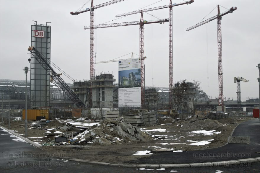 Berlin. Baustelle Lehrter Bahnhof. Berliner Hauptbahnhof
21. 2. 2005. Berlin. Mitte. Moabit. Baustelle Lehrter Bahnhof. Berliner Hauptbahnhof
Schlüsselwörter: Berlin;Berlin Central Station;Berlin Hauptbahnhof;Deutschland;Germany;Hauptbahnhof;Lehrter Bahnhof;Mitte;2005;Moabit