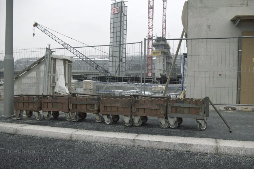 Berlin. Baustelle Lehrter Bahnhof. Berliner Hauptbahnhof
21. 2. 2005. Berlin. Mitte. Moabit. Baustelle Lehrter Bahnhof. Berliner Hauptbahnhof
Schlüsselwörter: Berlin;Berlin Central Station;Berlin Hauptbahnhof;Deutschland;Germany;Hauptbahnhof;Lehrter Bahnhof;Mitte;2005;Moabit
