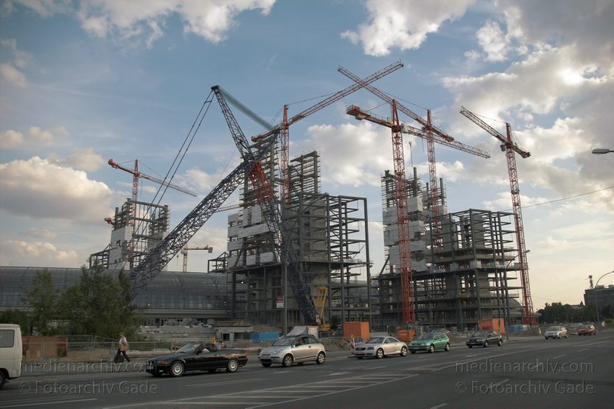 Berlin. Moabit. Baustelle. Berliner Hauptbahnhof.
3. 7. 2005. Berlin. Mitte. Moabit. Baustelle Berliner Hauptbahnhof.
Schlüsselwörter: Berlin;Berlin Central Station;Berlin Hauptbahnhof;Deutschland;Germany;Hauptbahnhof;Lehrter Bahnhof;Mitte;2005;Moabit