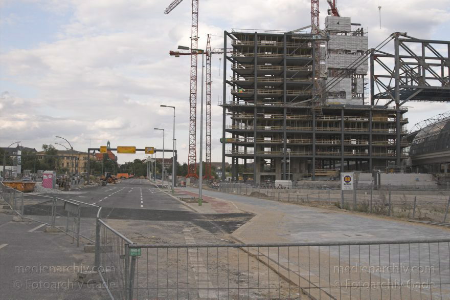 Berlin. Moabit. Baustelle. Berliner Hauptbahnhof.
30. 7. 2005. Berlin. Mitte. Moabit. Baustelle Berliner Hauptbahnhof.
Schlüsselwörter: Bahnhof;Baustelle;Berlin;Berlin Central Station;Berlin Hauptbahnhof;DB;Deutsche Bahn;Deutschland;Germany;Hauptbahnhof;Lehrter Bahnhof;Mitte;2005;Moabit