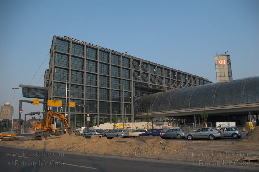 Berlin. Moabit. Lehrter Bahnhof. Hauptbahnhof.
7. 5. 2006. Berlin. Mitte. Moabit. Lehrter Bahnhof. Hauptbahnhof.
Schlüsselwörter: Berlin;Berlin Central Station;Berlin Hauptbahnhof;Deutschland;Germany;Hauptbahnhof;Lehrter Bahnhof;Mitte;2006;Moabit