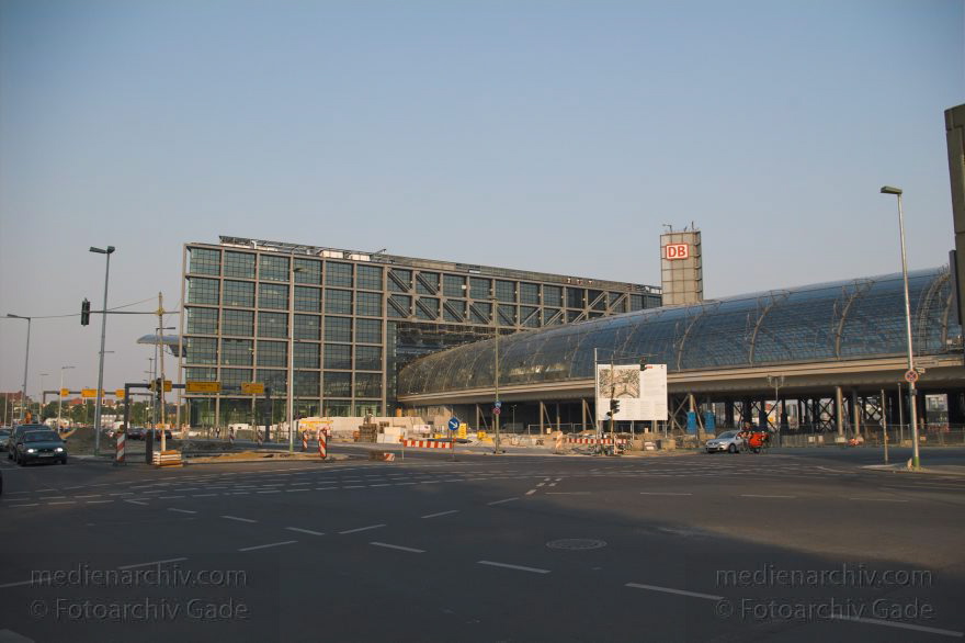 Berlin. Moabit. Lehrter Bahnhof. Hauptbahnhof.
7. 5. 2006. Berlin. Mitte. Moabit. Lehrter Bahnhof. Hauptbahnhof.
Schlüsselwörter: Berlin;Berlin Central Station;Berlin Hauptbahnhof;Deutschland;Germany;Hauptbahnhof;Lehrter Bahnhof;Mitte;2006;Moabit