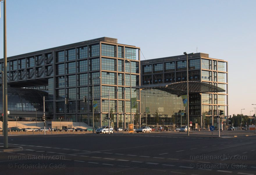 Berlin. Moabit. Lehrter Bahnhof. Hauptbahnhof.
2. Juli 2006. Berlin. Mitte. Moabit. Lehrter Bahnhof. Hauptbahnhof.
Schlüsselwörter: Berlin Central Station;Berlin Hauptbahnhof;Deutschland;Germany;Hauptbahnhof;Mitte;Berlin;Moabit