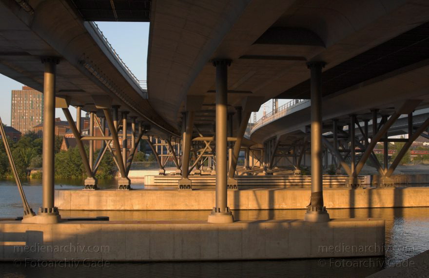 Berlin. Moabit. Lehrter Bahnhof. Hauptbahnhof.
2. Juli 2006. Berlin. Mitte. Moabit. Lehrter Bahnhof. Hauptbahnhof.
Schlüsselwörter: Berlin Central Station;Berlin Hauptbahnhof;Deutschland;Germany;Hauptbahnhof;Mitte;Berlin;Moabit