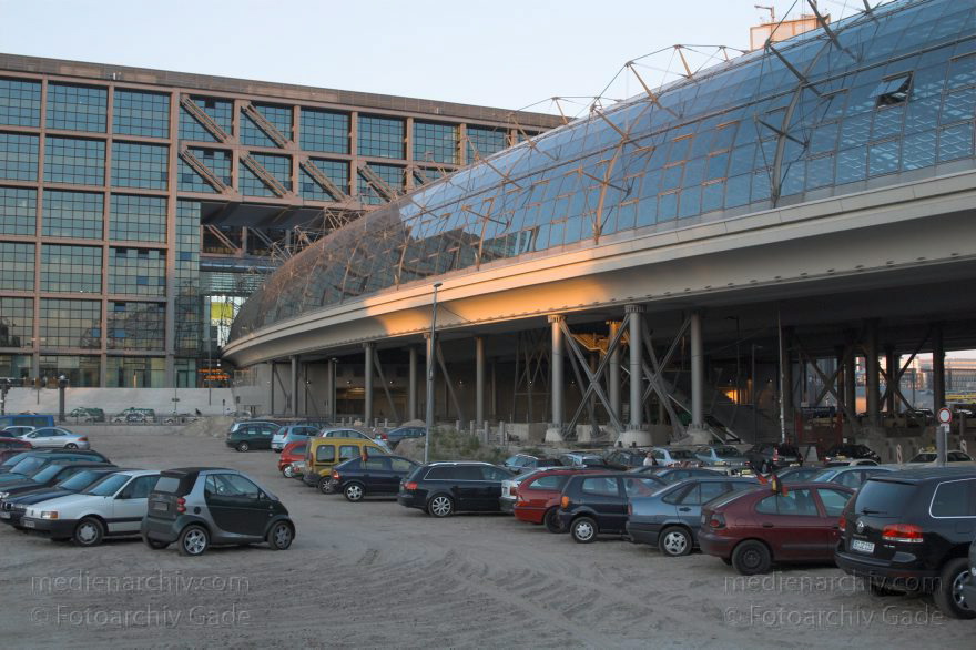 Berlin. Moabit. Lehrter Bahnhof. Hauptbahnhof.
2. Juli 2006. Berlin. Mitte. Moabit. Lehrter Bahnhof. Hauptbahnhof.
Schlüsselwörter: Berlin;Berlin Central Station;Berlin Hauptbahnhof;Deutschland;Germany;Hauptbahnhof;Mitte;2006;Moabit