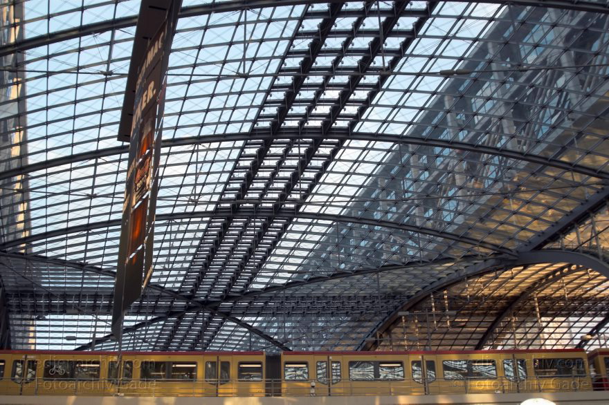 Berlin. Moabit. Lehrter Bahnhof. Hauptbahnhof.
16. Juli 2006. Berlin. Mitte. Moabit. Lehrter Bahnhof. Hauptbahnhof.
Schlüsselwörter: Berlin;Berlin Central Station;Berlin Hauptbahnhof;Deutschland;Germany;Glasdach;Hauptbahnhof;Mitte;2006;Moabit