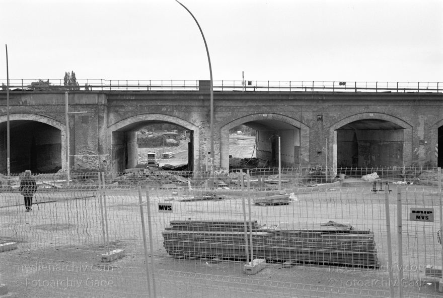 Berlin. Moabit. Lehrter Bahnhof. S-Bahnhof
September 1995. Berlin. Moabit. Lehrter Bahnhof. S-Bahnhof
Schlüsselwörter: Berlin;Deutschland;Germany;Lehrter Bahnhof;Moabit;1995;S-Bahnhof
