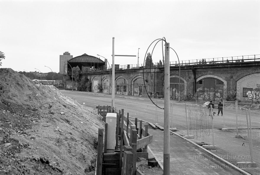 Berlin. Moabit. Lehrter Bahnhof. S-Bahnhof
September 1995. Berlin. Moabit. Lehrter Bahnhof. S-Bahnhof
Schlüsselwörter: Berlin;Deutschland;Germany;Lehrter Bahnhof;Moabit;1995;S-Bahnhof