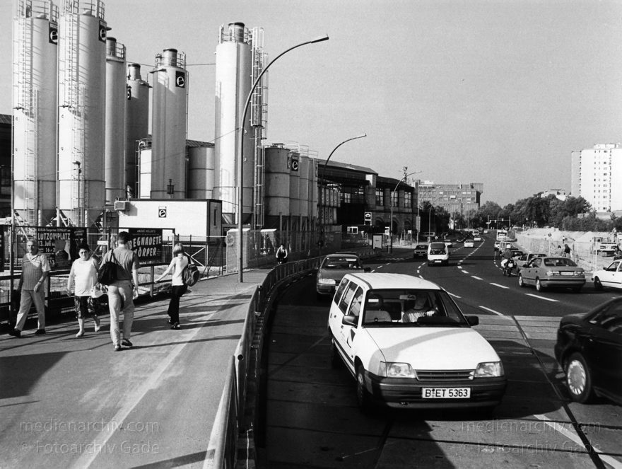 Berlin. Moabit. Lehrter Bahnhof. Lehrter Stadtbahnhof. Invalidenstraße
August 1998. Berlin. Moabit. Lehrter Bahnhof. Lehrter Stadtbahnhof. Invalidenstraße
Schlüsselwörter: Berlin;Deutschland;Germany;Lehrter Bahnhof;Lehrter Stadtbahnhof;1996;Moabit