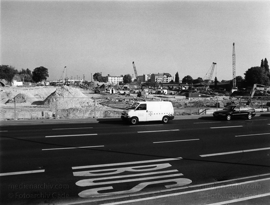 Berlin. Moabit. Lehrter Bahnhof. Lehrter Stadtbahnhof
August 1998. Berlin. Moabit. Lehrter Bahnhof. Lehrter Stadtbahnhof
Schlüsselwörter: Baustelle;Berlin;Deutschland;Germany;Invalidenstraße;Lehrter Bahnhof;Lehrter Stadtbahnhof;1996;Moabit