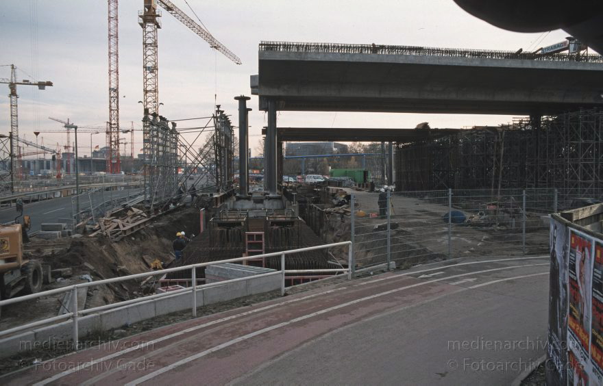 Berlin. Baustelle Lehrter Bahnhof
November 1999. Berlin. Mitte. Moabit. Baustelle Lehrter Bahnhof
Schlüsselwörter: Baustelle;Berlin;Deutschland;Germany;Lehrter Bahnhof;1999;Moabit