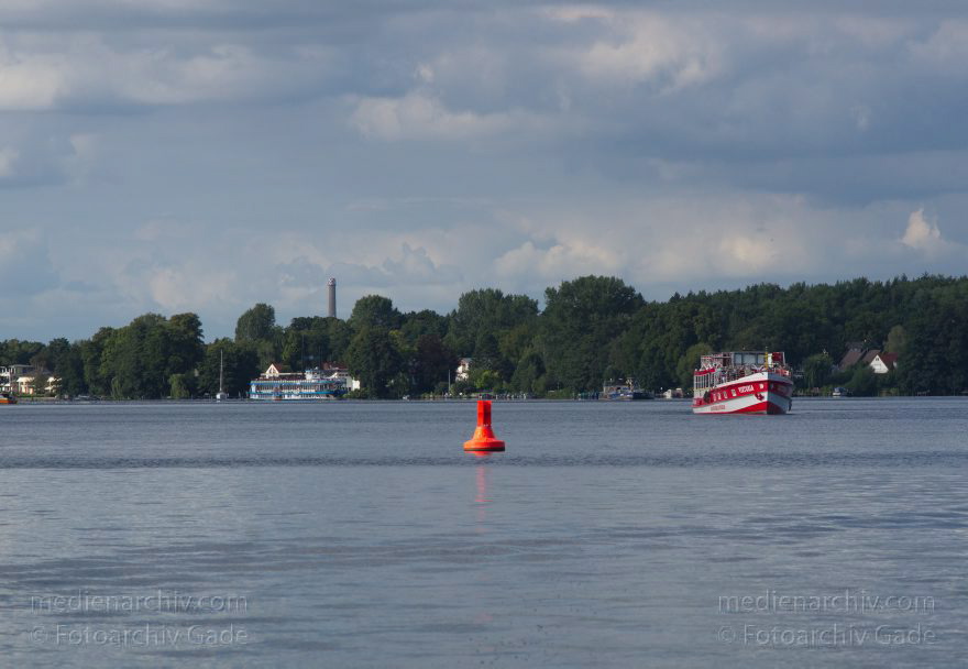 Berlin. Havel. Ausflugsdampfer. Havel Queen
1. 9. 2012. Berlin. Obere Havel. Fluss Havel. Ausflugsdampfer. Havel Queen
Schlüsselwörter: Berlin;Boote;Deutschland;Fluss;Germany;Havel;2012;Obere Havel
