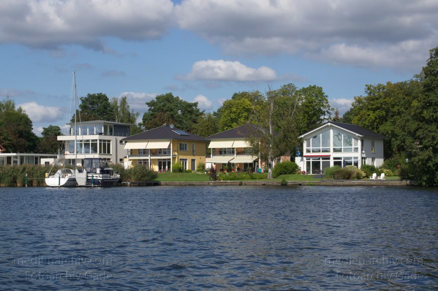 Berlin. Havel
1. 9. 2012. Berlin. Heiligensee. Obere Havel. Fluss. Häuser am Wasser
Schlüsselwörter: Berlin;Deutschland;Fluss;Germany;Havel;Obere Havel;2012;Reinickendorf