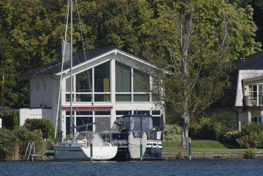 Berlin. Tegel. Havel Haus am Ufer
16. 9. 2012. 2012. Berlin. Tegel. Obere Havel. Haus am Ufer
Schlüsselwörter: Berlin;Deutschland;Fluss;Germany;Haus;Havel;Obere Havel;Reinickendorf;Tegel;2012;Ufer