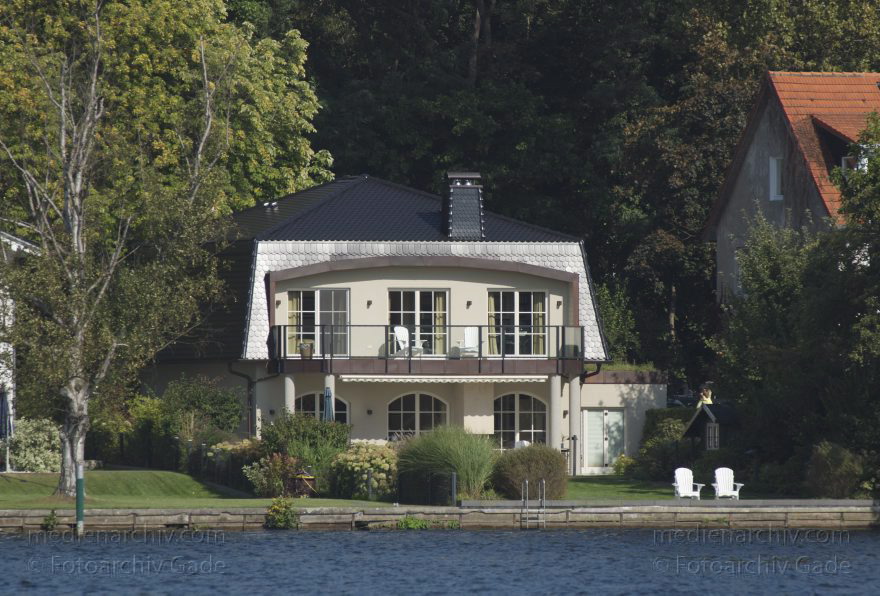 Berlin. Tegel. Havel Haus am Ufer
16. 9. 2012. 2012. Berlin. Tegel. Obere Havel. Haus am Ufer
Schlüsselwörter: Berlin;Deutschland;Fluss;Germany;Haus;Havel;Obere Havel;Reinickendorf;Tegel;2012;Ufer
