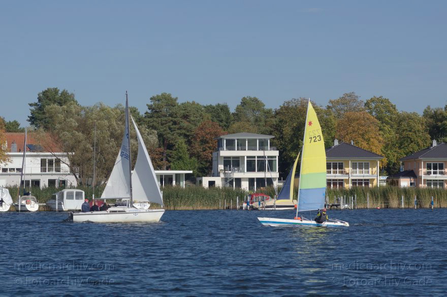 Berlin. Havel. Segelboote
3. 10. 2012. Berlin. Heiligensee. Obere Havel. Fluss. Segelboote
Schlüsselwörter: Boote;Deutschland;Fluss;Germany;Havel;Reinickendorf;Berlin;Segelboote