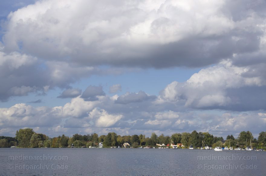 Berlin. Spandau. Havel
14. 10. 2012. Berlin. Spandau. Obere Havel. Fluss
Schlüsselwörter: Berlin;Boote;Deutschland;Fluss;Germany;Havel;Obere Havel;2012;Reinickendorf