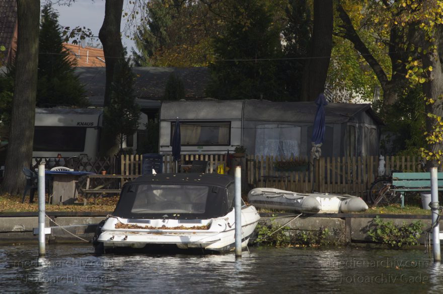 Berlin. Reinickendorf. Heiligendsee. Fluss Havel. Boote
19. 10. 2013. Berlin. Reinickendorf. Heiligendsee. Fluss Havel. Boote
Schlüsselwörter: Berlin;Boote;Fluss;Germany;Havel;Heiligensee;2013;Reinickendorf