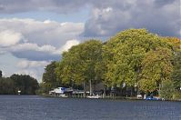 Dateiname=Berlin-Havel-Heiligensee-20121014-138.jpg
Dateigröße=214KB
Abmessungen: 880x584
hinzugefügt am: 04. Januar 2016 Berlin-Havel-Heiligensee-20121014-138.jpg