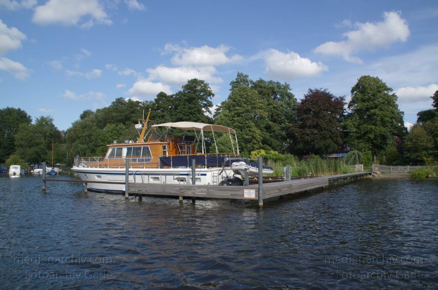 Berlin. Niederneuendorfer See. Boote am Liegeplatz. Steg. Marina
1. 9. 2012. Berlin. Niederneuendorfer See. Boote am Liegeplatz. Steg. Marina
Schlüsselwörter: Berlin;Boote;Deutschland;Fluss;Germany;Havel;Liegeplatz;Marina;Nieder-Neuendorfer See;Niederneuendorfer See;Reinickendorf;2012;Stege