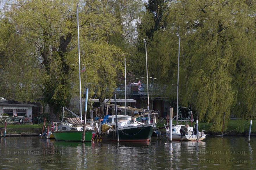 Berlin. Reinickendorf. Havel Niederneuendorfer See. Nieder-Neuendorfer See. Boote
28. 4. 2013. Berlin. Reinickendorf. Fluss Havel. Obere Havel. Niederneuendorfer See. Nieder-Neuendorfer See.  Boote
Schlüsselwörter: Berlin;Boote;Fluss;Germany;Havel;Heiligensee;Nieder-Neuendorfer See;Niederneuendorfer See;2013;Reinickendorf