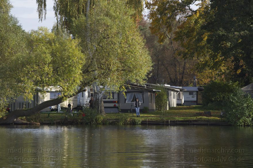 Berlin. Reinickendorf. Heiligensee. Am Nieder-Neuendorfer See. Campingplatz. Dauercamper
19. 10. 2013. Berlin. Reinickendorf. Heiligensee. Nieder Neuendorfer See. Campingplatz. Dauercamper
Schlüsselwörter: Berlin;Campingplatz;Dauercamper;Germany;Havel;Heiligensee;Nieder Neuendorfer See;Niederneuendorfer See;2013;Reinickendorf