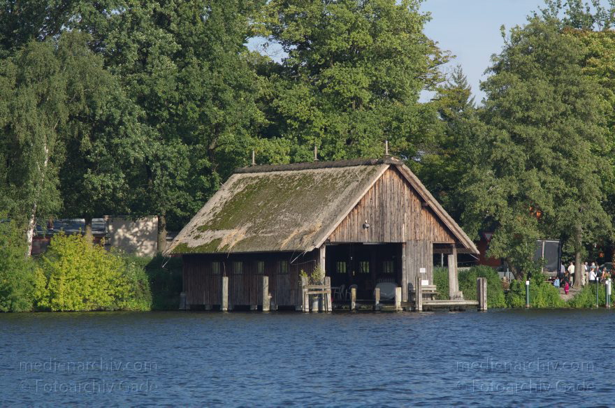 Berlin. Havel
1. 9. 2012. Berlin. Obere Havel. Fluss
Schlüsselwörter: Berlin;Boothaus;Deutschland;Fluss;Germany;Havel;Obere Havel;Reetdach;2012;Reinickendorf