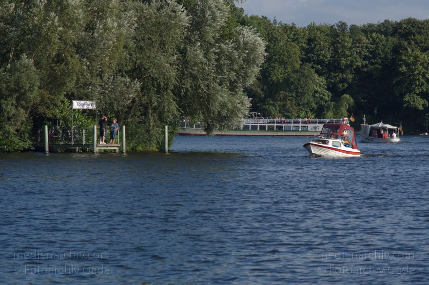 Berlin. Havel Anlegestellen der Fähre Odin IV
1. 9. 2012. Berlin. Obere Havel. Fluss. Anlegestellen der Fähre Odin IV
Schlüsselwörter: Berlin;Deutschland;Fluss;Germany;Havel;Obere Havel;2012;Reinickendorf