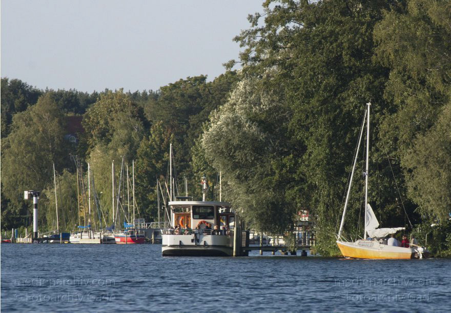 Berlin. Havel Personenfähre Odin IV an der Haltestelle Tegelort
16. 9. 2012. Berlin. Obere Havel. Personenfähre Odin IV an der Haltestelle Tegelort
Schlüsselwörter: Berlin;Deutschland;Fluss;Fähre;Germany;Havel;Obere Havel;Odin IV;Personenfähre;Reinickendorf;2012;Tegelort