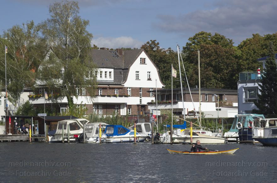 Berlin. Tegelort. Havel Boote.
30. 9. 2012. Berlin. Tegelort. Obere Havel. Fluss. Boote.
Schlüsselwörter: Berlin;Boote;Deutschland;Fluss;Germany;Havel;Obere Havel;Reinickendorf;2012;Tegelort