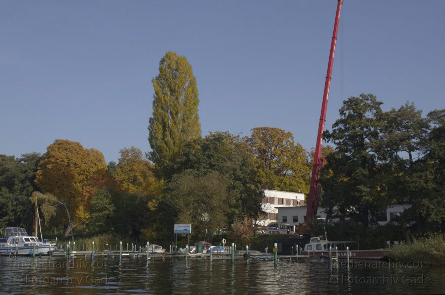 Berlin. Spandau. Havel Auskranen. Boote. Winterlager
20. 10. 2012. Berlin. Spandau. Obere Havel. Fluss. Auskranen. Boote. Winterlager
Schlüsselwörter: Berlin;Deutschland;Fluss;Germany;Havel;Kranen;Obere Havel;Reinickendorf;2012;Winterlager