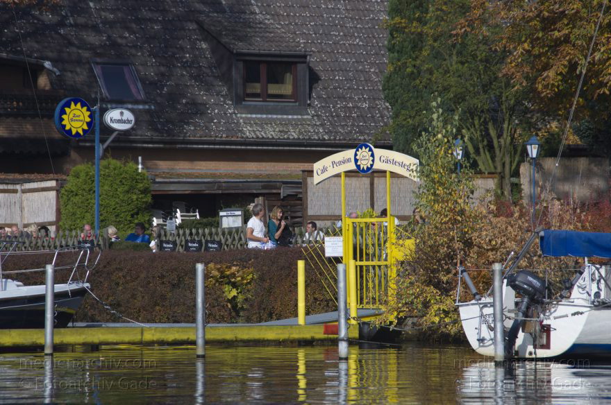 Berlin. Havel Tegelort. Pension Zur Sonne
21. 10. 2012. Berlin. Obere Havel. Fluss. Tegelort. Pension Zur Sonne
Schlüsselwörter: Berlin;Deutschland;Fluss;Gastanleger;Germany;Havel;Obere Havel;Pension;2012;Reinickendorf