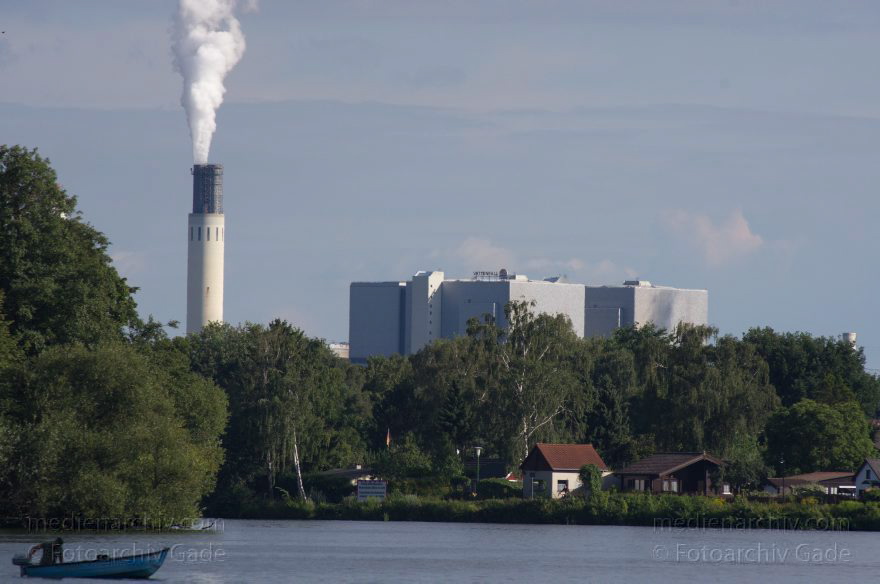 Berlin. Obere Havel zwischen Spandau und Tegel. Hinten: Kraftwerk Reuter
12. 8. 2012. Berlin. Obere Havel zwischen Spandau und Tegel. Fluss. Hinten: Kraftwerk Reuter
Schlüsselwörter: Berlin;Deutschland;Fluss;Germany;Havel;Kraftwerk Reuter;Obere Havel;2012;Spandau
