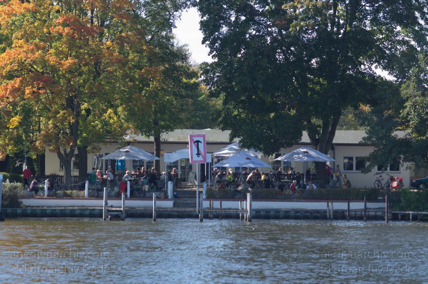 Berlin. Spandau. Havel Restaurant Fährhaus
3. 10. 2012. Berlin. Spandau. Obere Havel. Fluss. Restaurant Fährhaus
Schlüsselwörter: Berlin;Deutschland;Fluss;Germany;Havel;Obere Havel;Restaurant Fährhaus;2012;Spandau
