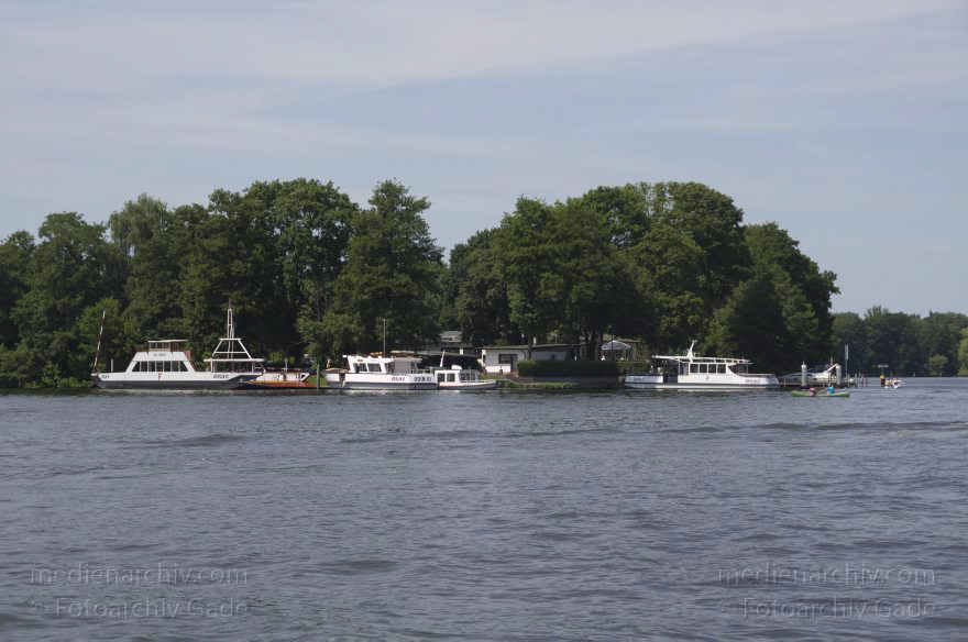 Berlin. Havel Spandau Autofähre
21. 7. 2013. Berlin. Fluss Havel. Obere Havel. Spandau Autofähre
Schlüsselwörter: Autofähre;Berlin;Boote;Fluss;Germany;Havel;Schiffe;2013;Spandau