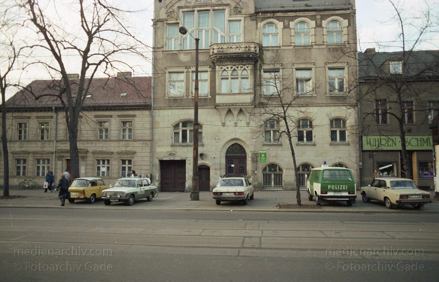 Berlin. Köpenick. Polizei
18. Januar 1991. Berlin. Köpenick. Polizei
Schlüsselwörter: Berlin;Deutschland;Germany;1991;Köpenick