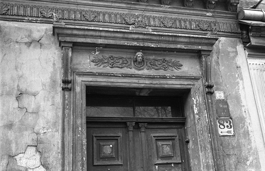 Berlin. Köpenick. Verwitterter Hauseingang
31. 3. 1993. Berlin. Köpenick. Verwitterter Hauseingang
Schlüsselwörter: Berlin;Deutschland;Eingang;Germany;Köpenick;1993;Tür